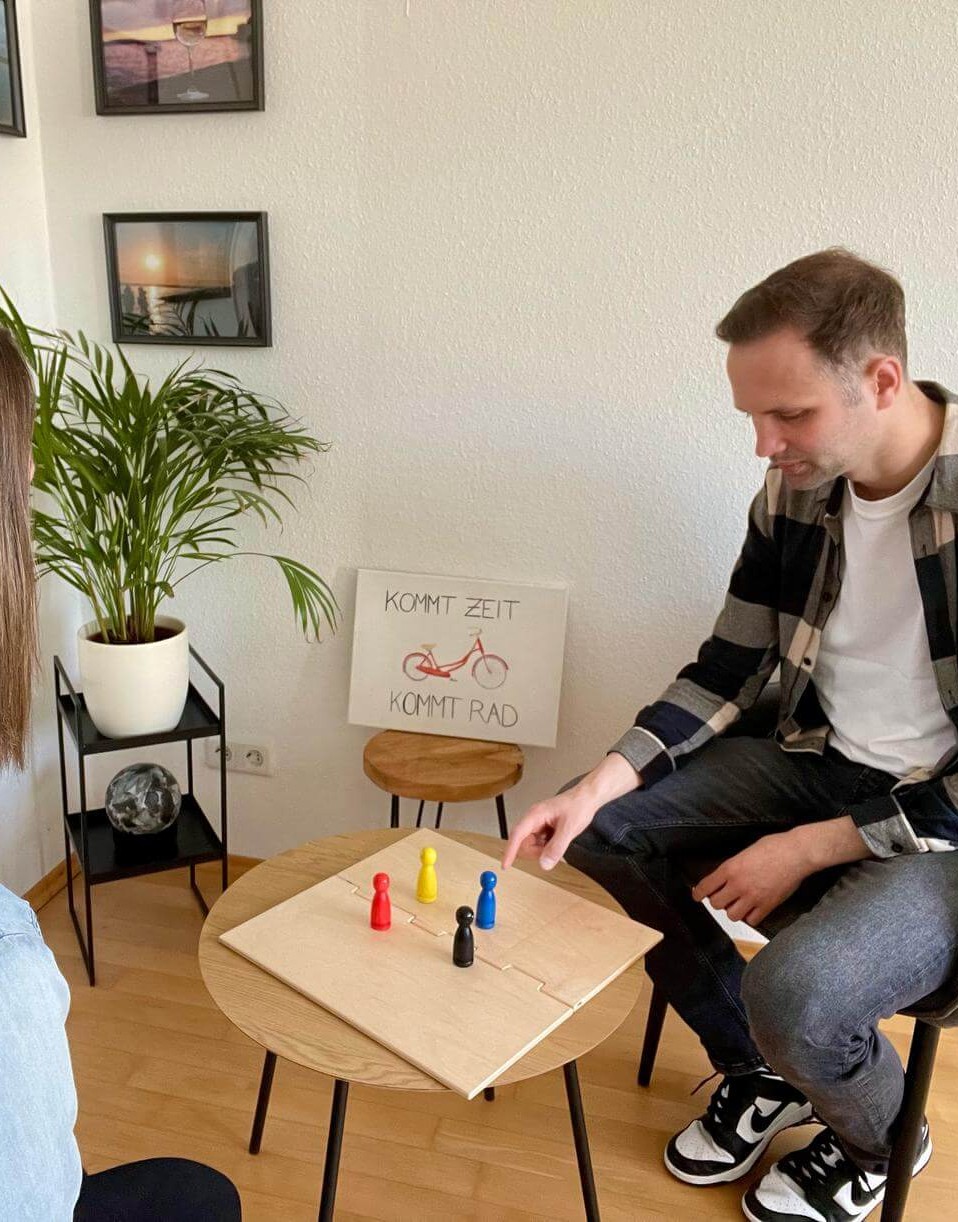 Manuel Herz in einer Beratung